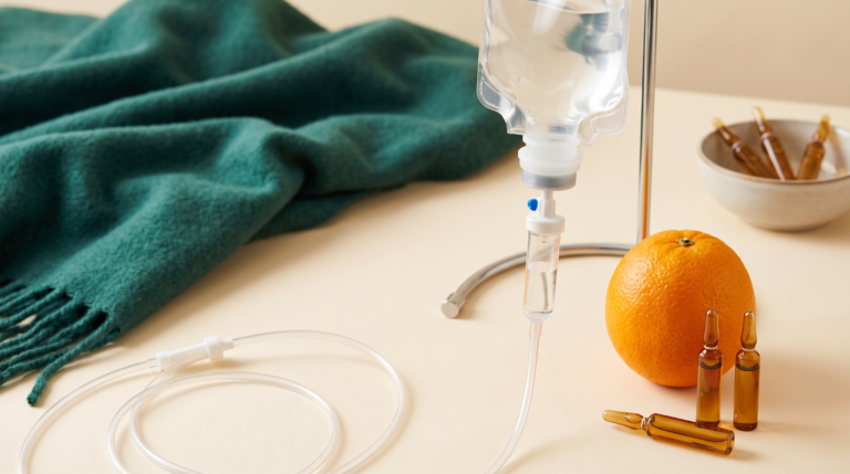 Sueroterapia Pamplona 1 Gotero de suero con ampollas y una naranja: material de sueroterapia en la consulta de Pamplona